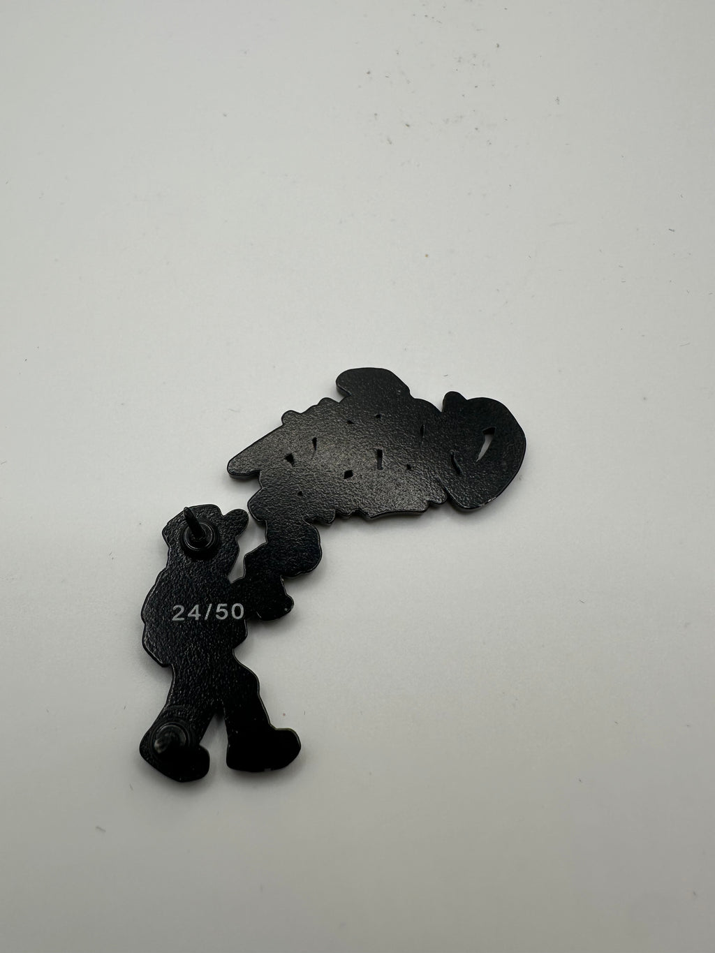 Corat Graffiti Spray Yellow Hat Pin