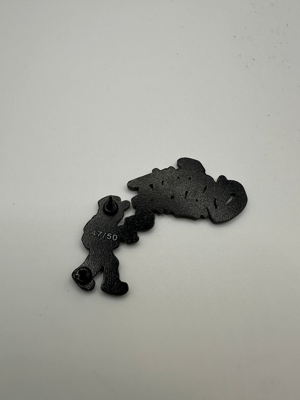 Corat Graffiti Spray Blue Hat Pin