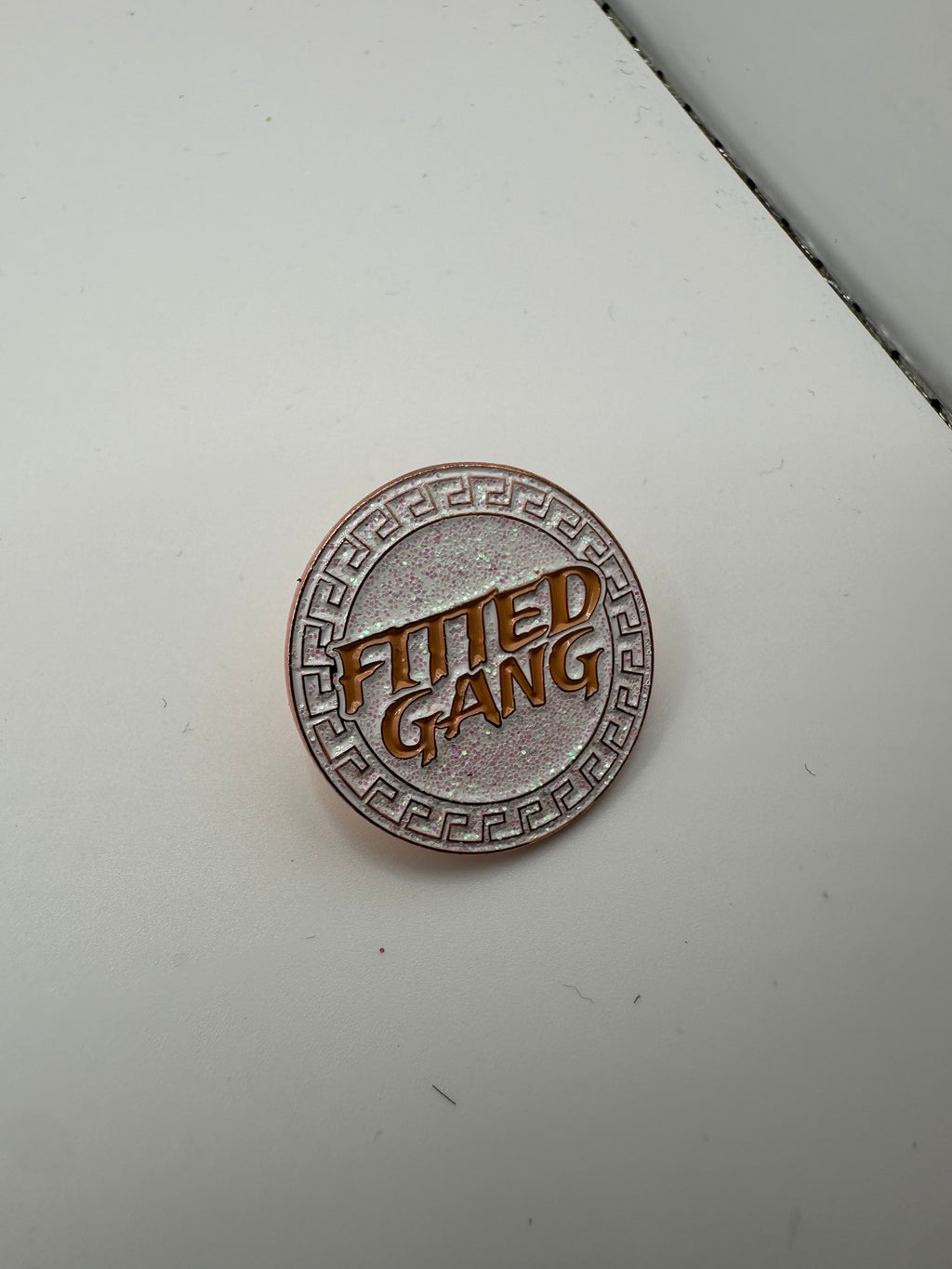 Fitted Gang White/Tan Hat Pin